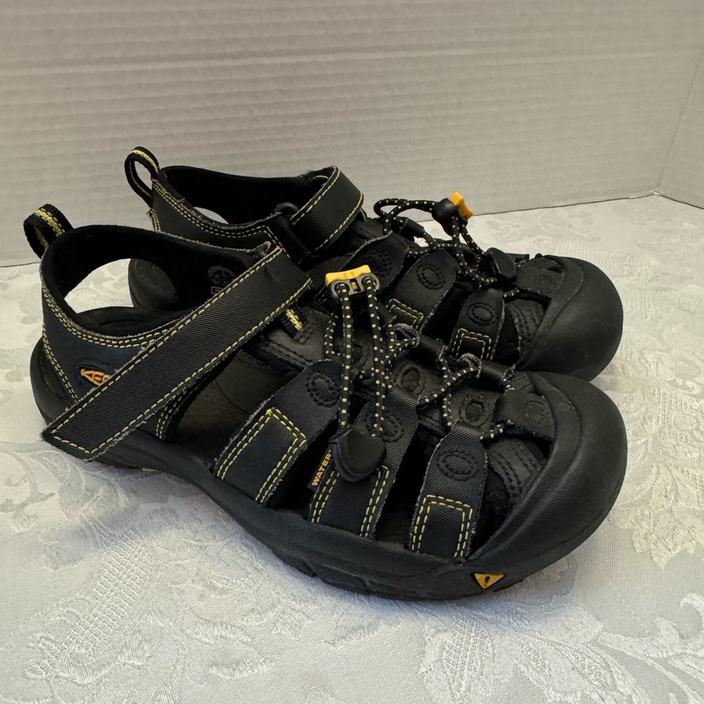 Keen Newport H2 Kids Size 3 Black Yellow Waterproof Sandal Hiking Shoe